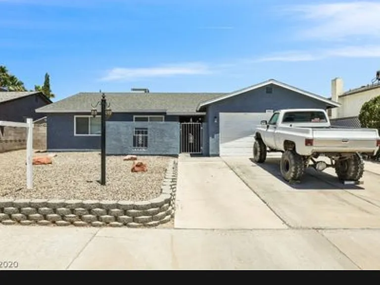 445 Wheaton Ct — Photo 1