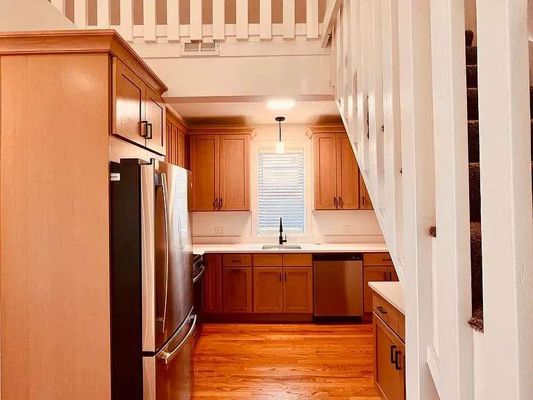 2306 N Hoyne Ave — Photo 8