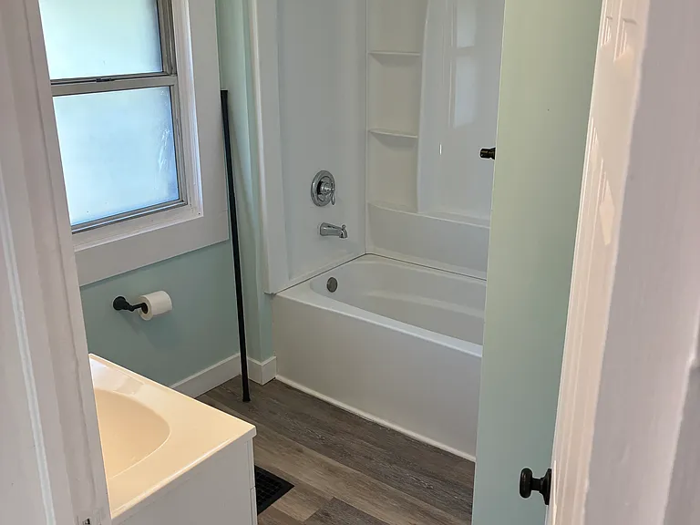 1086 Joy Ave — Photo 12
