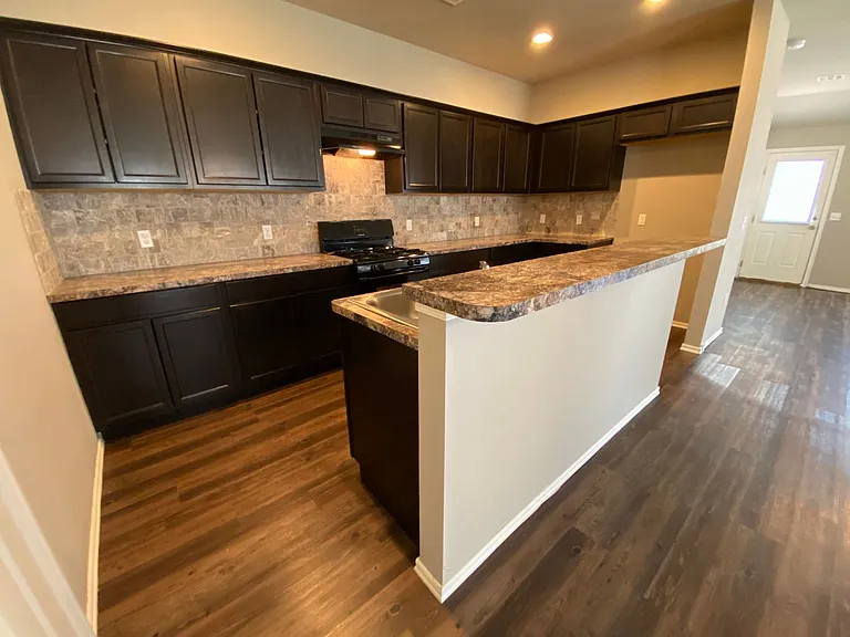 4517 Hunter Blvd — Photo 8