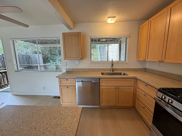 55-57 Bayo Vista Way — Photo 4