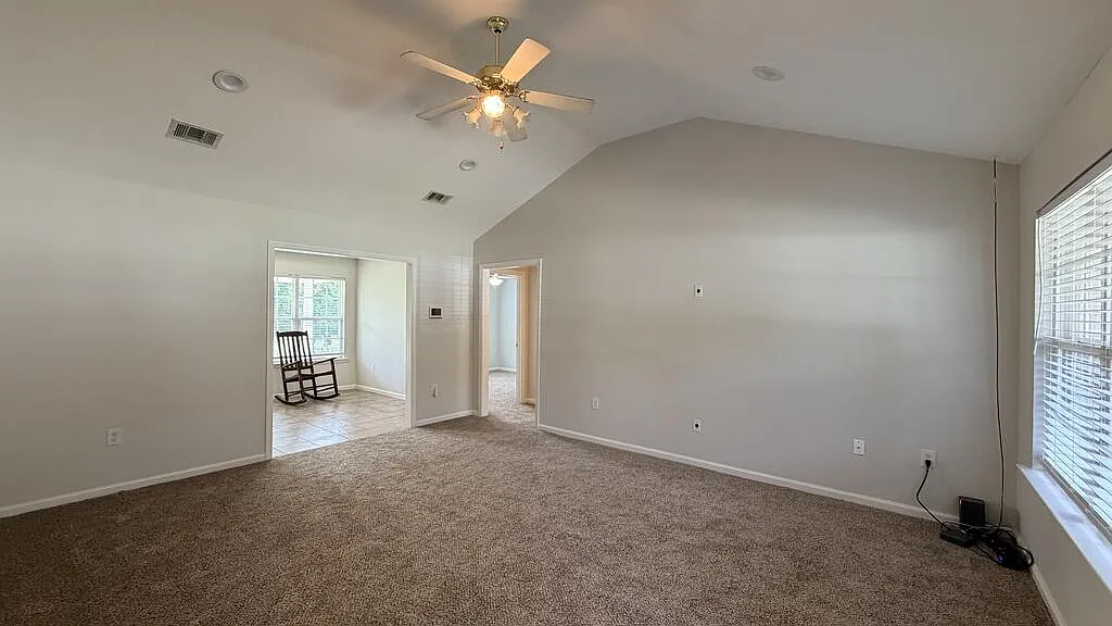 3 bed, 2.0 bath, 1293 sqft, $1,625 — Photo 4