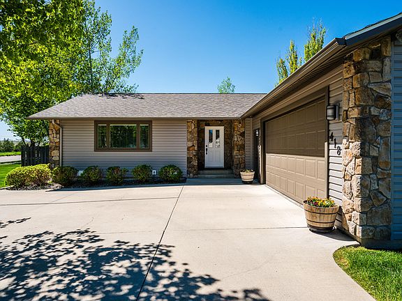 2nd image of 418 Shadow Ridge Blvd