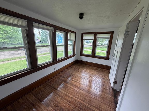 4th image of 2517 Baldwin Ave NE