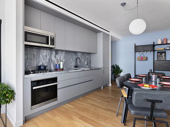 3rd image of 547 W 47th St Room 721