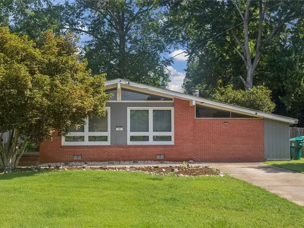 16 Rosewood Ln, Newport News, VA 23602