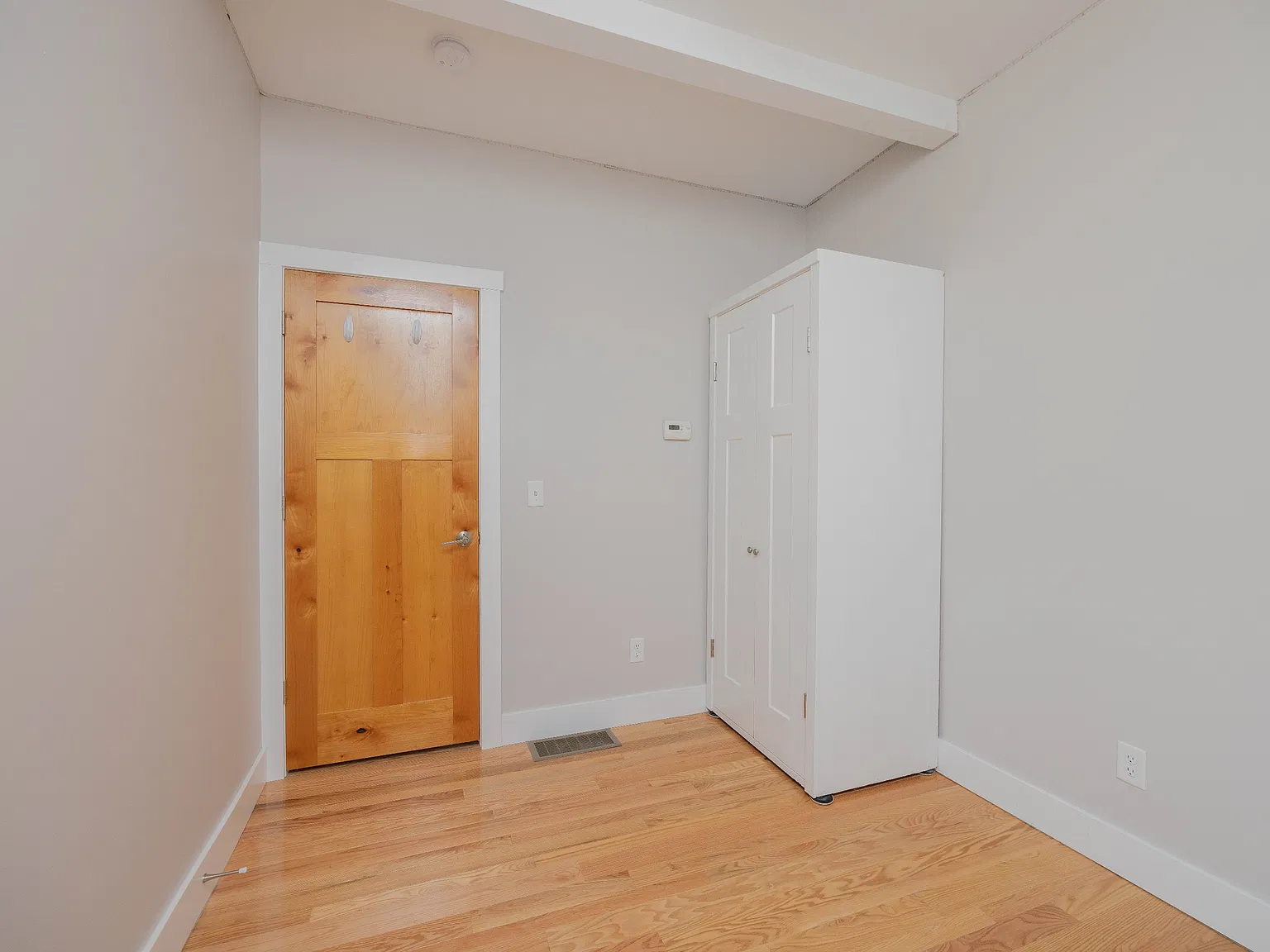 827 E University Ave — Photo 4