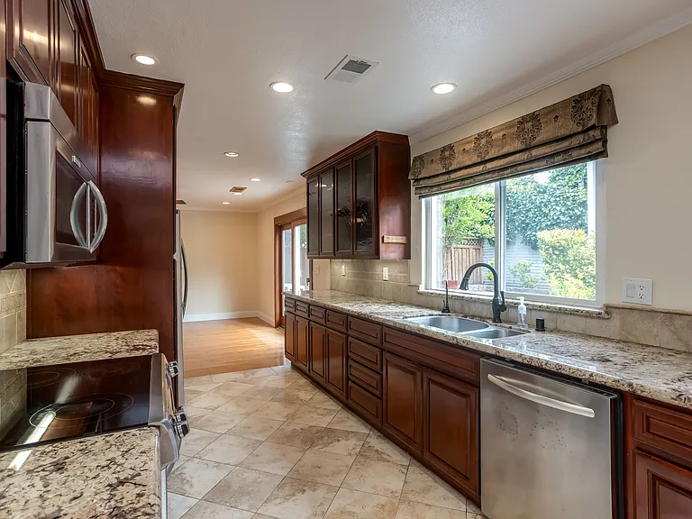 2256 Emerald Hills Cir — Photo 9