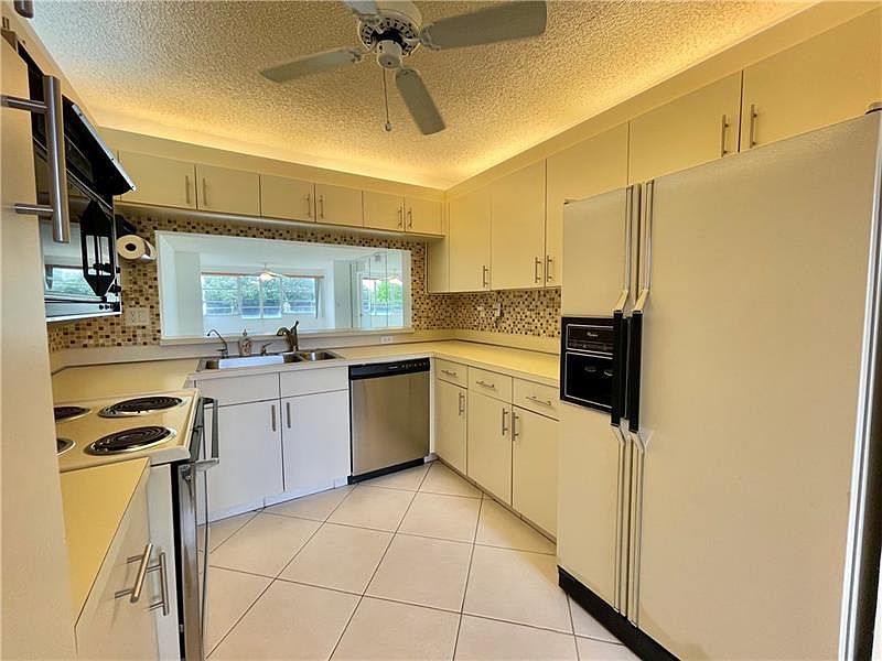 1st image of 7356 N Devon Dr #207