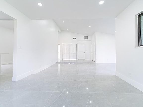 3rd image of 848 E FLAG LANE
