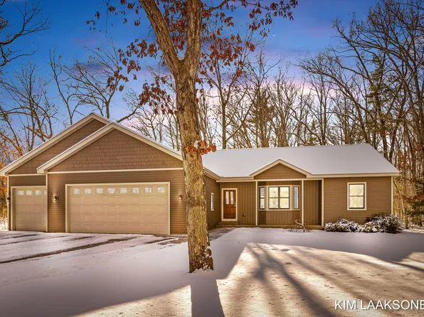 2958 Whisper Ln, Hamilton, MI 49419