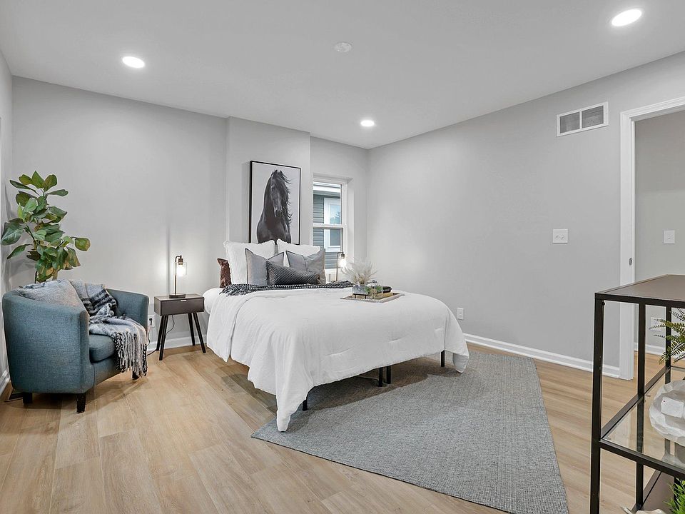 Design-layout luxury bedroom with extra windows on a corner townhome with gorgeous natural light. Central heating and air! MODERN living.