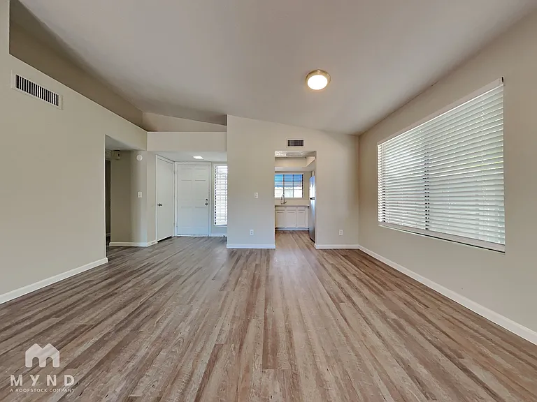 4816 W Sierra Vista Dr — Photo 4