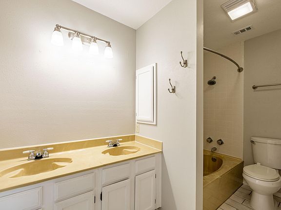 4th image of 709 Quail Hollow Dr