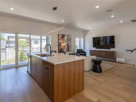 5th image of 412 SE G St