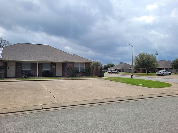 2nd image of 2813-2815 Hard Rock Cir