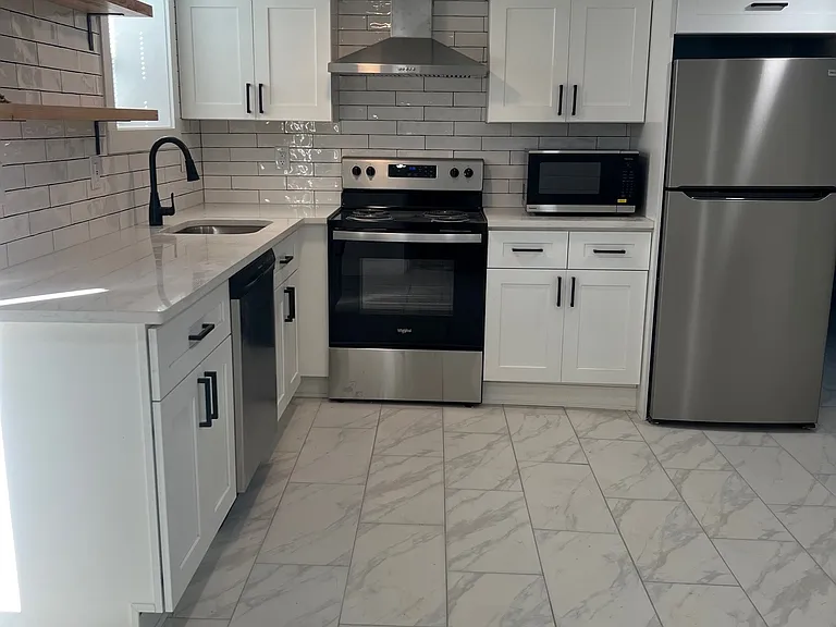 2233 Summit St #C — Photo 3