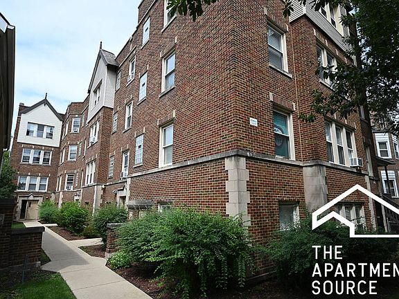 5th image of 2944 N Albany Ave APT 1