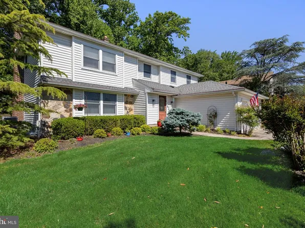 1024 Bob White Dr, Cherry Hill, NJ 08003