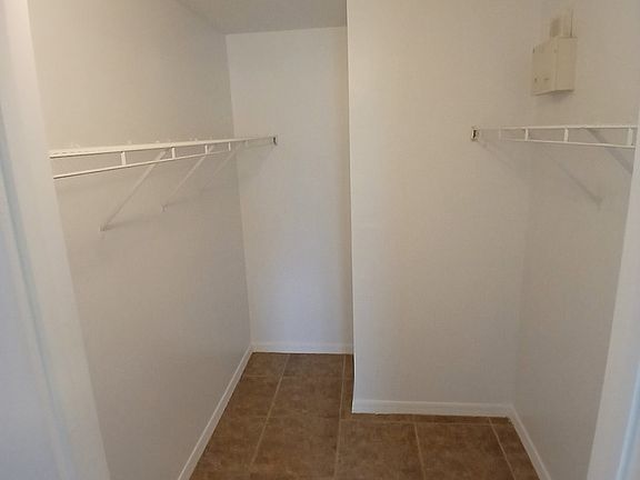 5th image of 615 Summit Ave S
