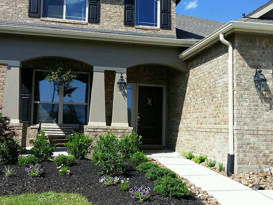 2nd image of 2289 Oak Circle Dr N