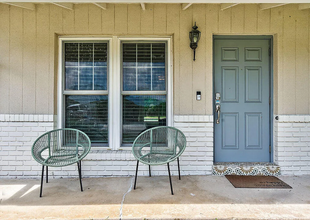 3 bed, 2.0 bath, 1540 sqft, $6,200 — Photo 3