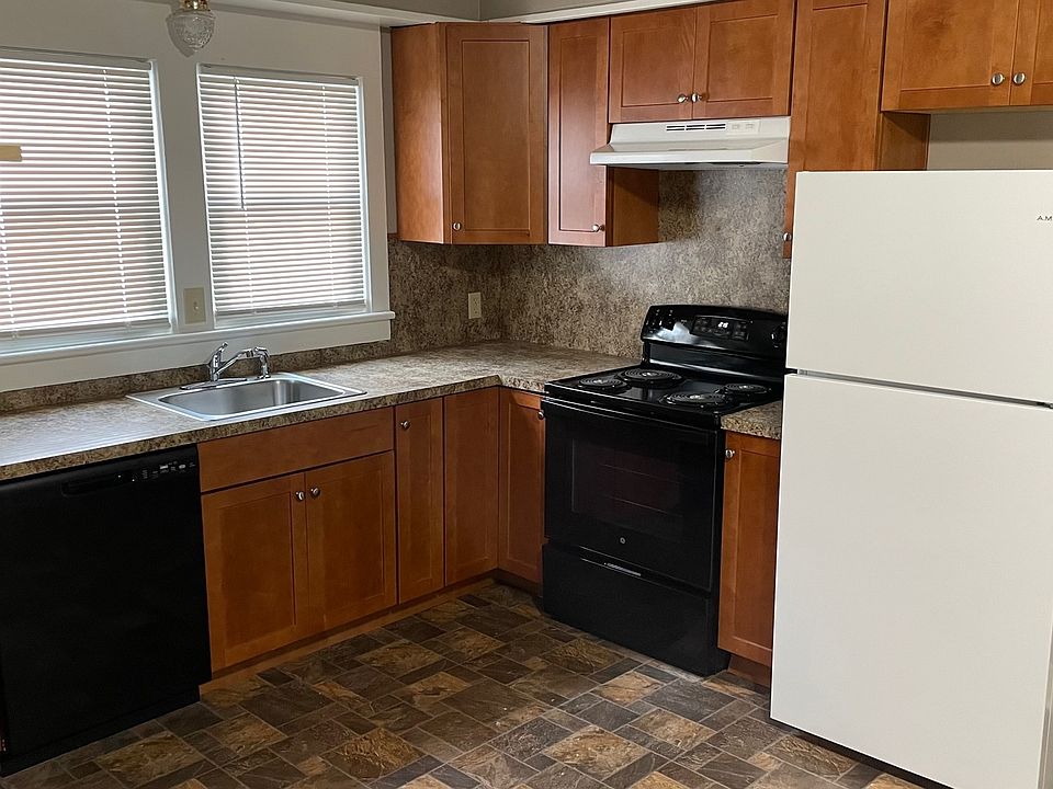 1st image of 608 Sarah St Floor 1