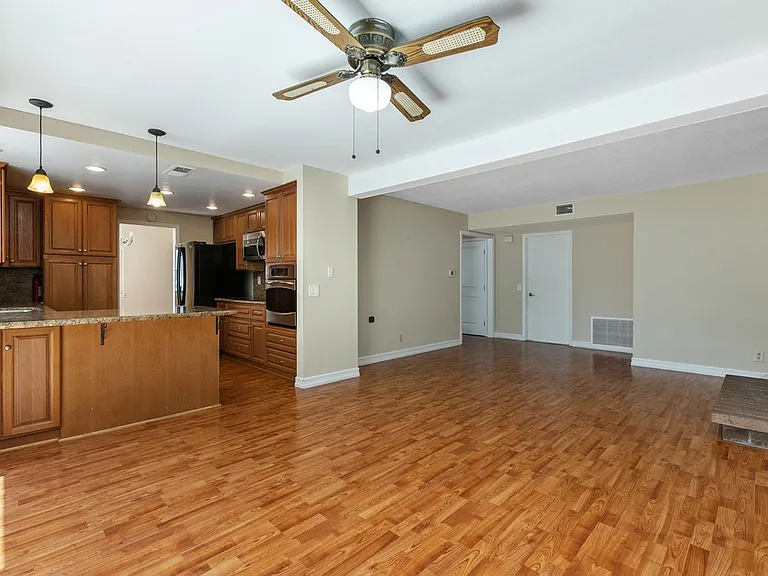 1925 Circle Park Ln — Photo 11