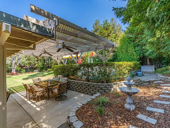 5th image of 2655 Huckleberry Ln