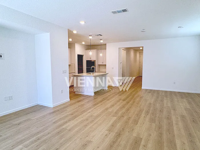 1568 Edgewood Ln — Photo 12