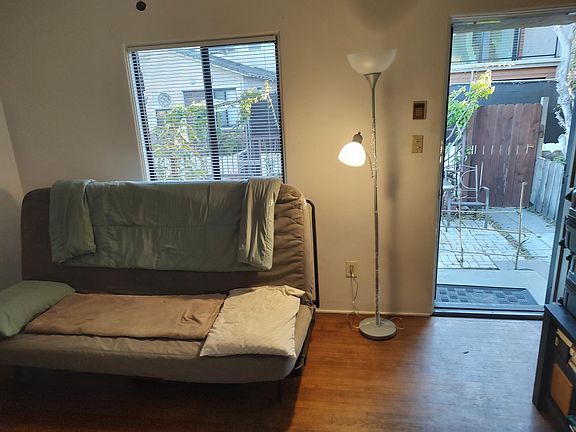 has direct front garden access