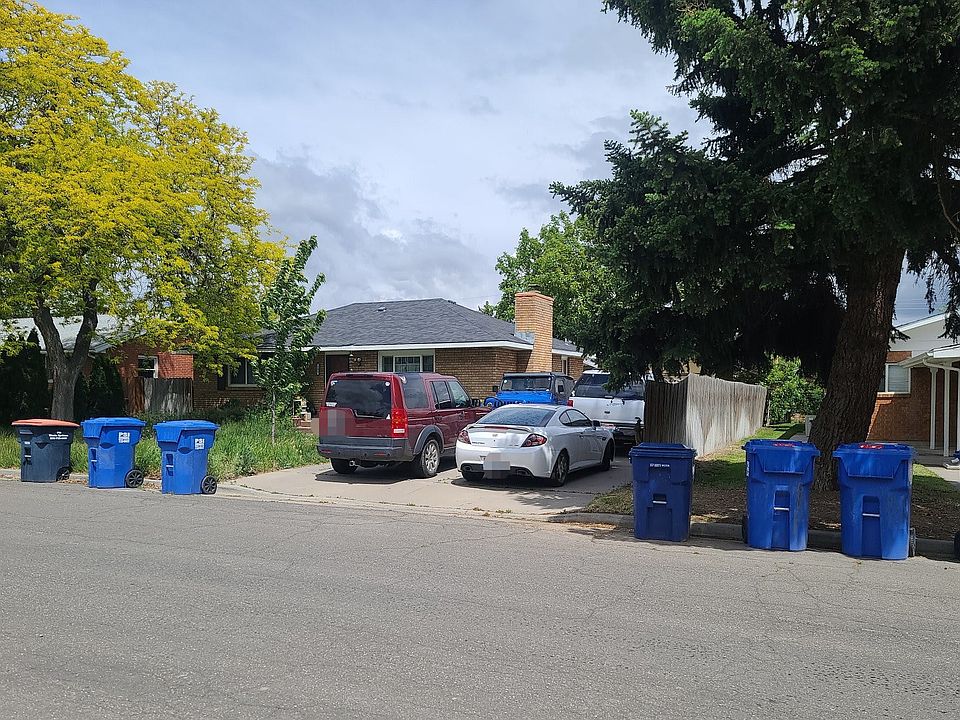2nd image of 182 Dubois Ave