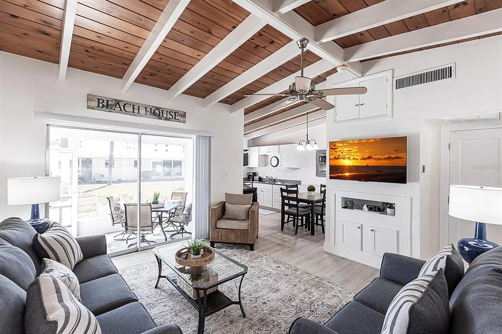 1 bed, 1.0 bath, 600 sqft, $5,370 — Photo 2