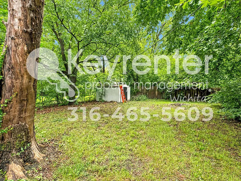 915 N Harding Ave — Photo 3
