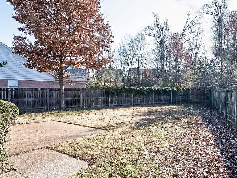 2214 Lake Hill Ct — Photo 15