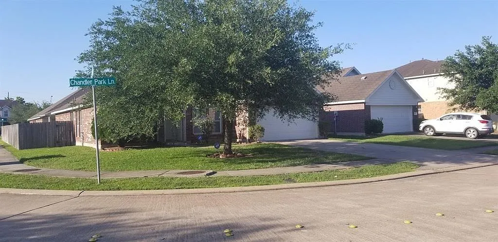 4 bed, 2206 sqft, $2,300 — Photo 3