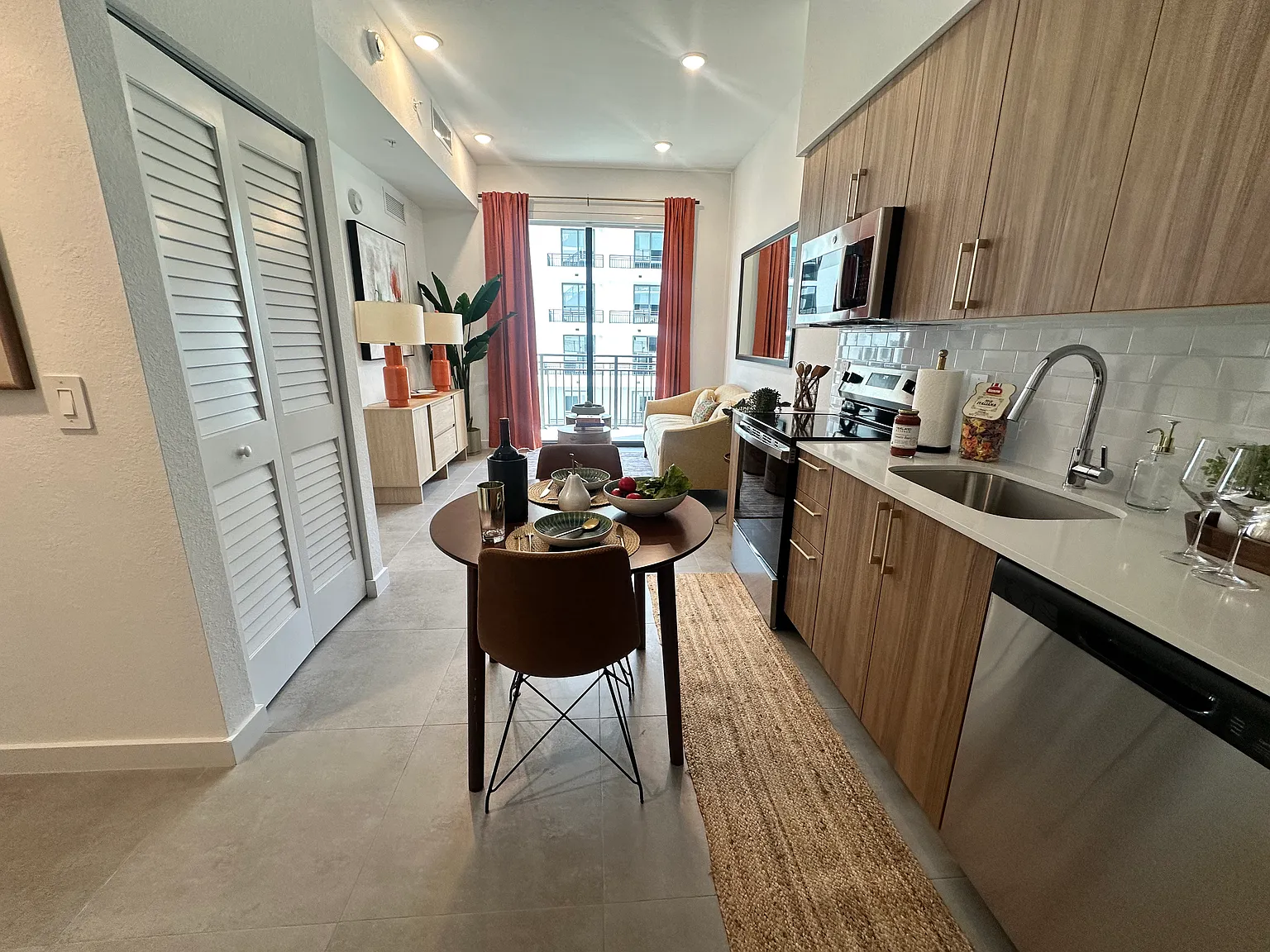 1 bed, 530 sqft, $1,949 — Photo 1