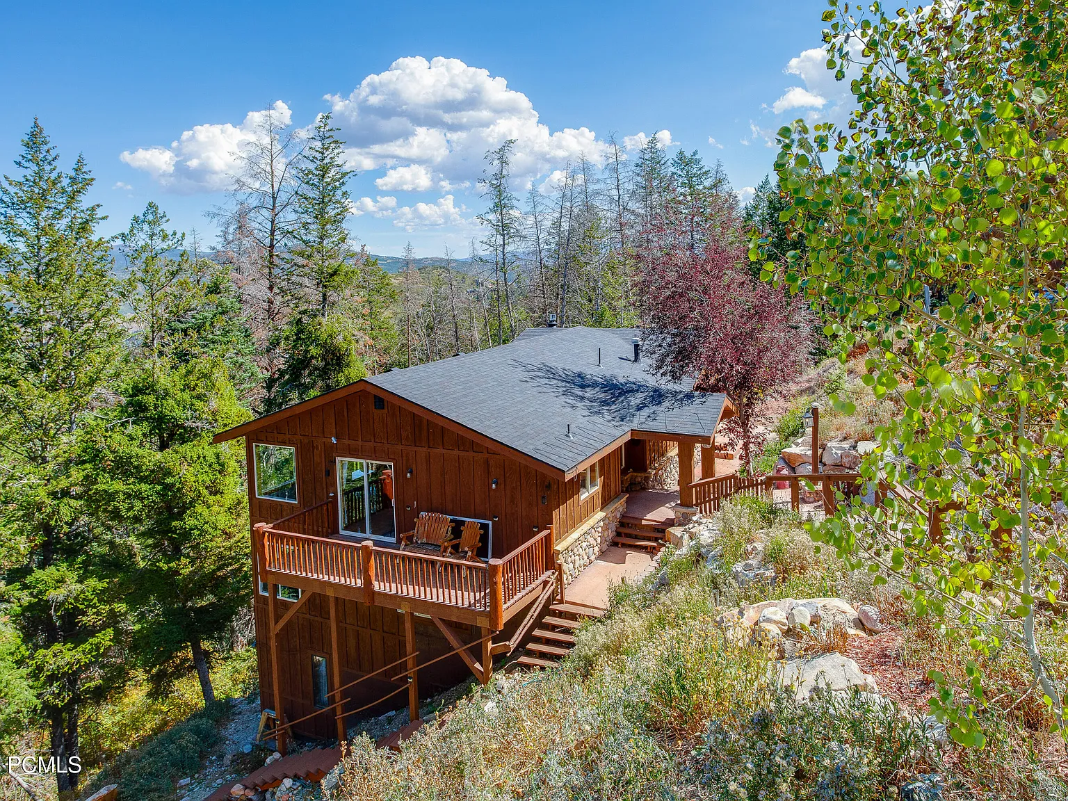 390 Matterhorn Dr — Photo 2
