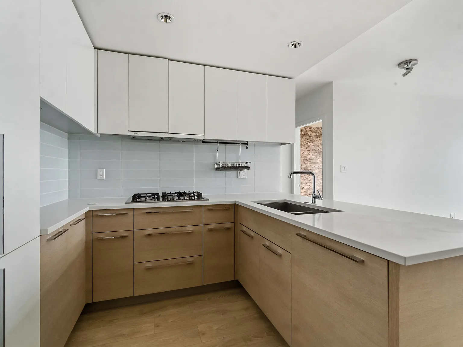 1 bed, 630 sqft, $2,100 — Photo 2