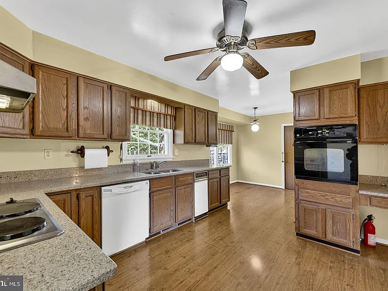 40297 Braddock Rd — Photo 9