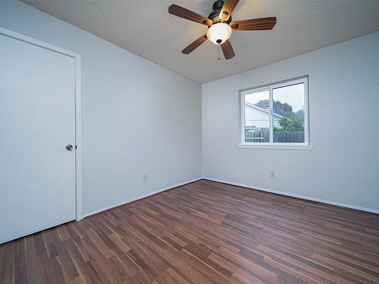 2411 Gunston Ct — Photo 12