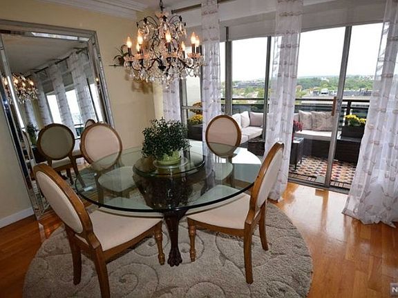 4th image of 2077 Center Ave APT 18h