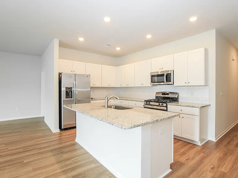 128 S Reindeer Rd — Photo 6