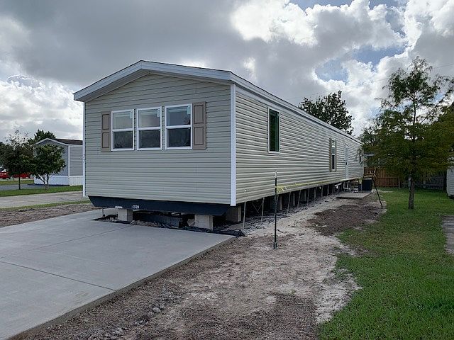 1st image of 464 Fernwood Dr