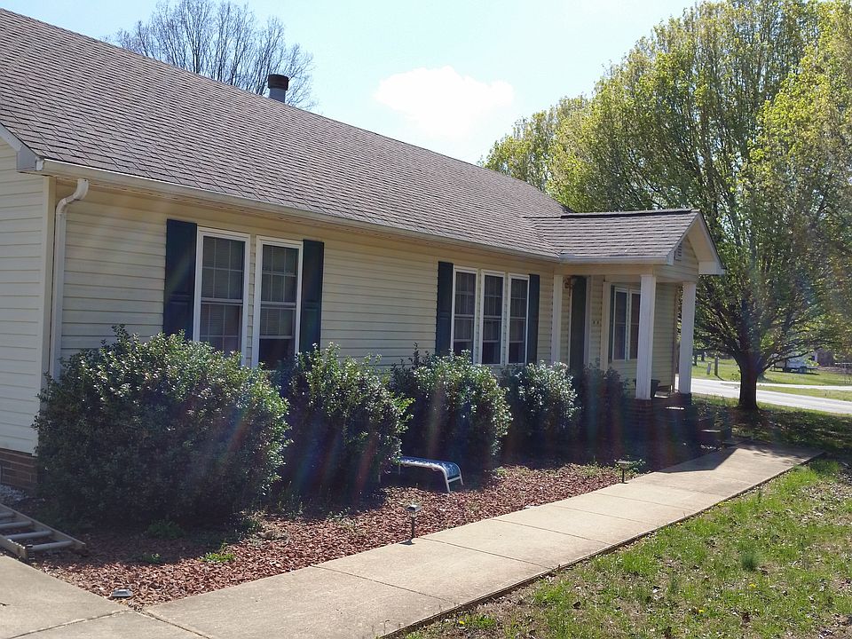 2nd image of 2102 Kyle Ct SE