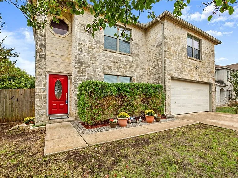 2204 Cottontail Dr — Photo 1