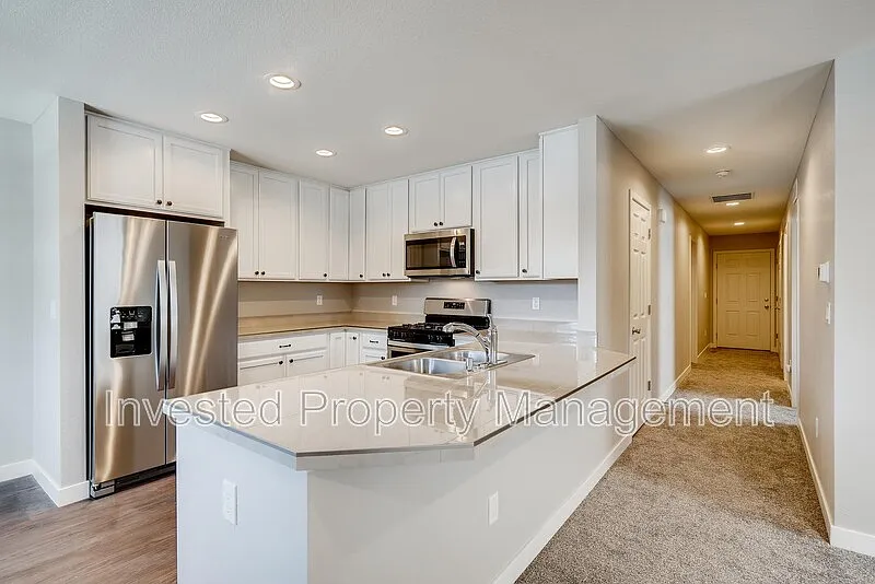 3 bed, 2.0 bath, 1154 sqft, $2,400 — Photo 2