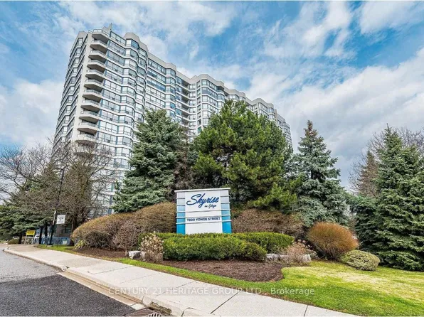 7300 Yonge St #1604, Vaughan, ON L4J 7Y5