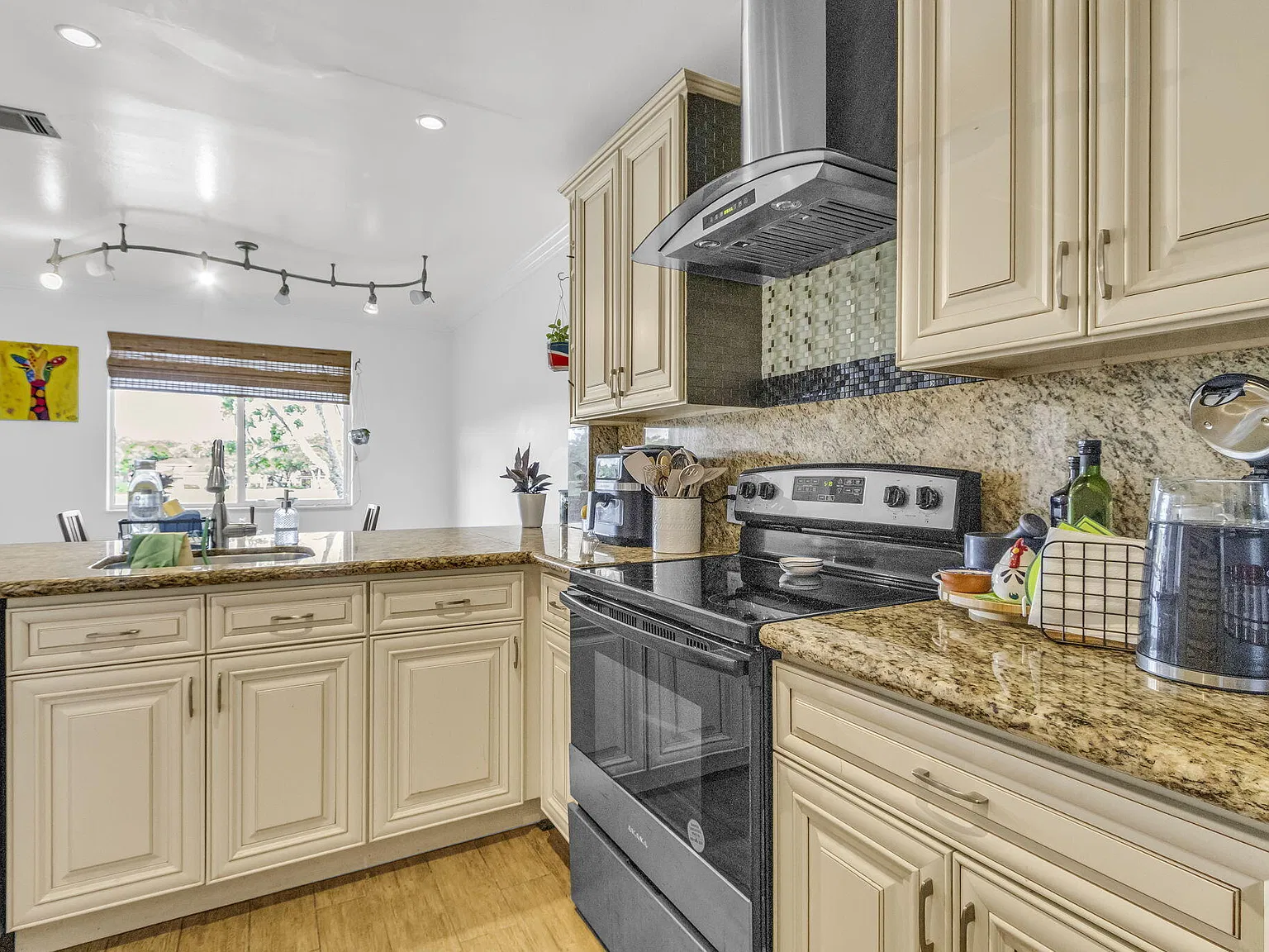 1 bed, 1.0 bath, 805 sqft, $1,790 — Photo 3