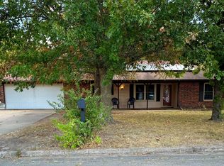 745 42nd St SW, Paris, TX 75460